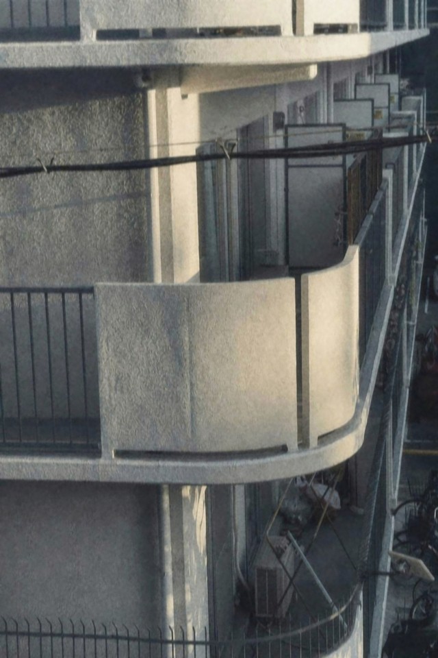 Frame 3 of 8 · Metro 200 · by Jolio