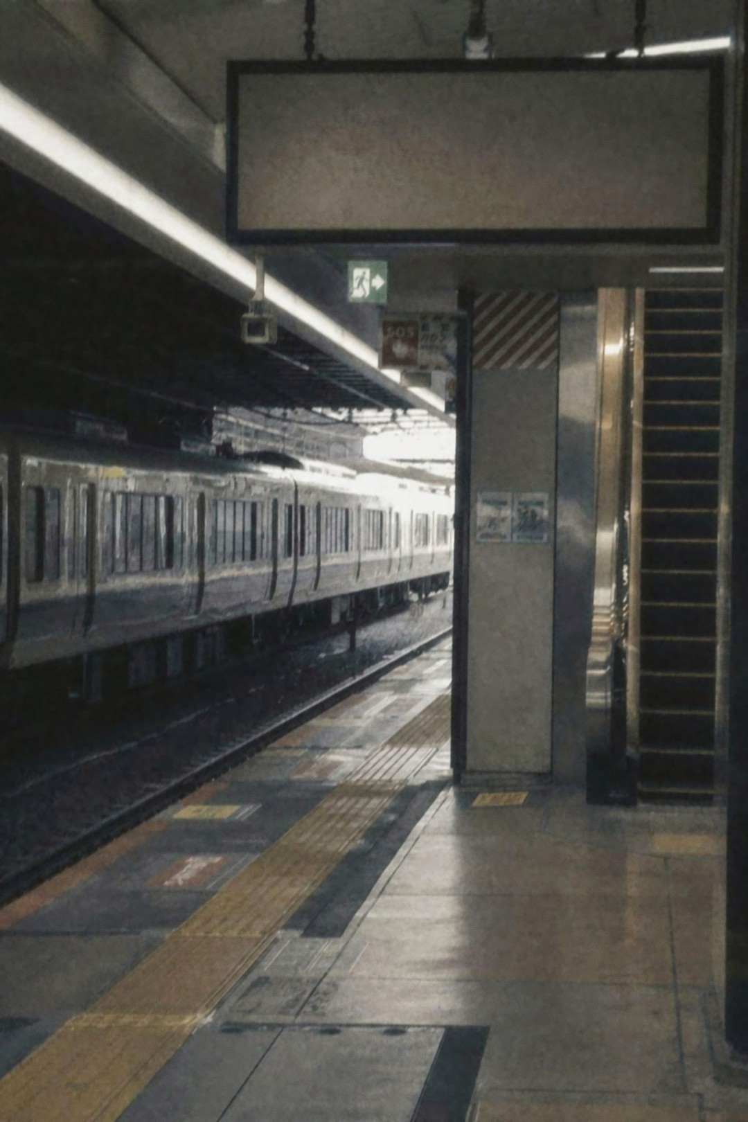 Frame 8 of 10 · Metro 200 · by Jolio